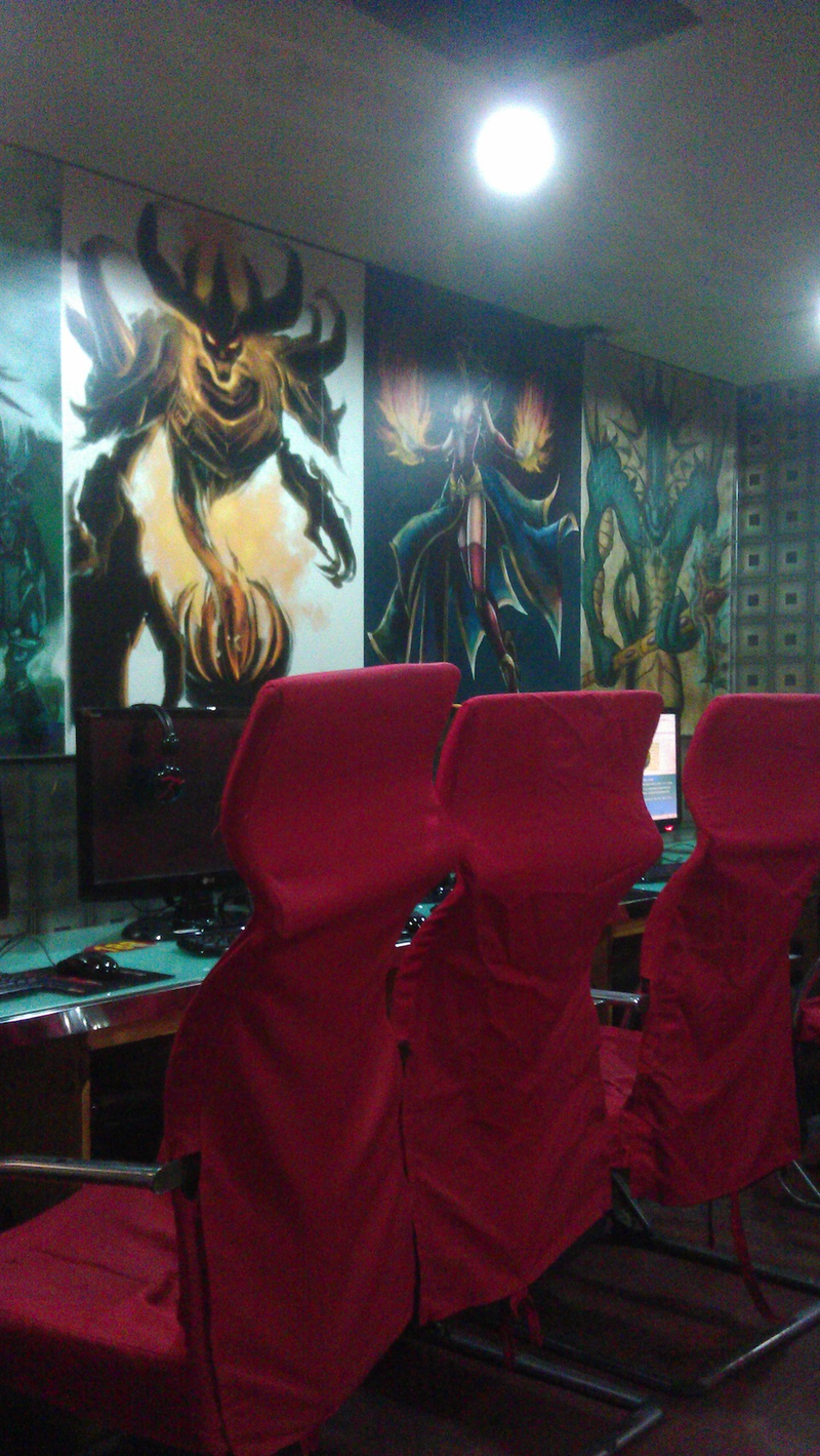 Illustration for article titled A Look Inside the Smoky World of Chinese Internet Cafes